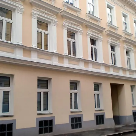 Apartments In Vienna Near Schoenbrunn & Westbahnhof - Keyless Check-In-3
