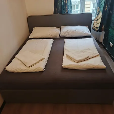 Apartments In Vienna Near Schoenbrunn & Westbahnhof - Keyless Check-In-2